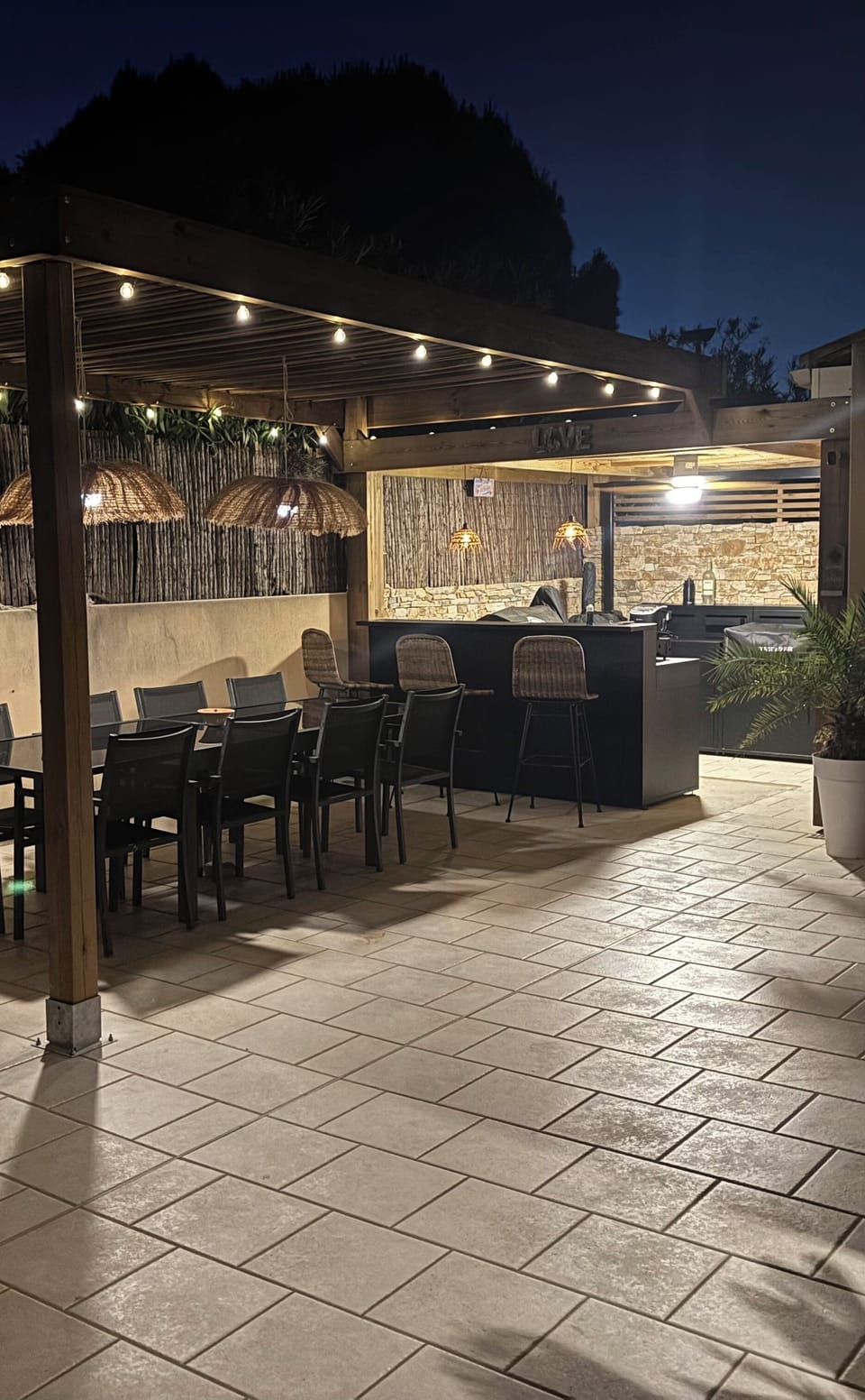 Outdoor dining