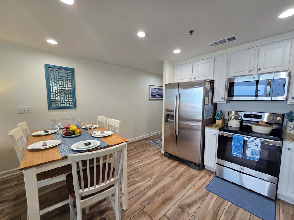 Kitchen with full size appliances and granite countertop