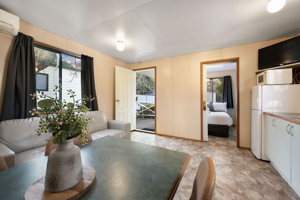 Cabin | Living area | TV