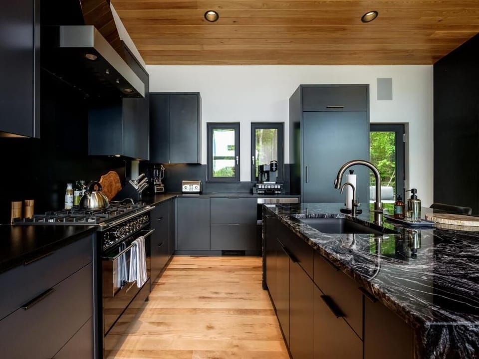 Luxury House, Mountain View | Private kitchen | Coffee/tea maker, toaster