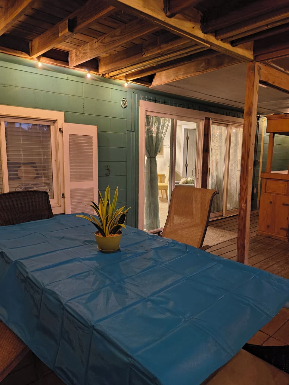 Outdoor dining table for those amazing moments. 