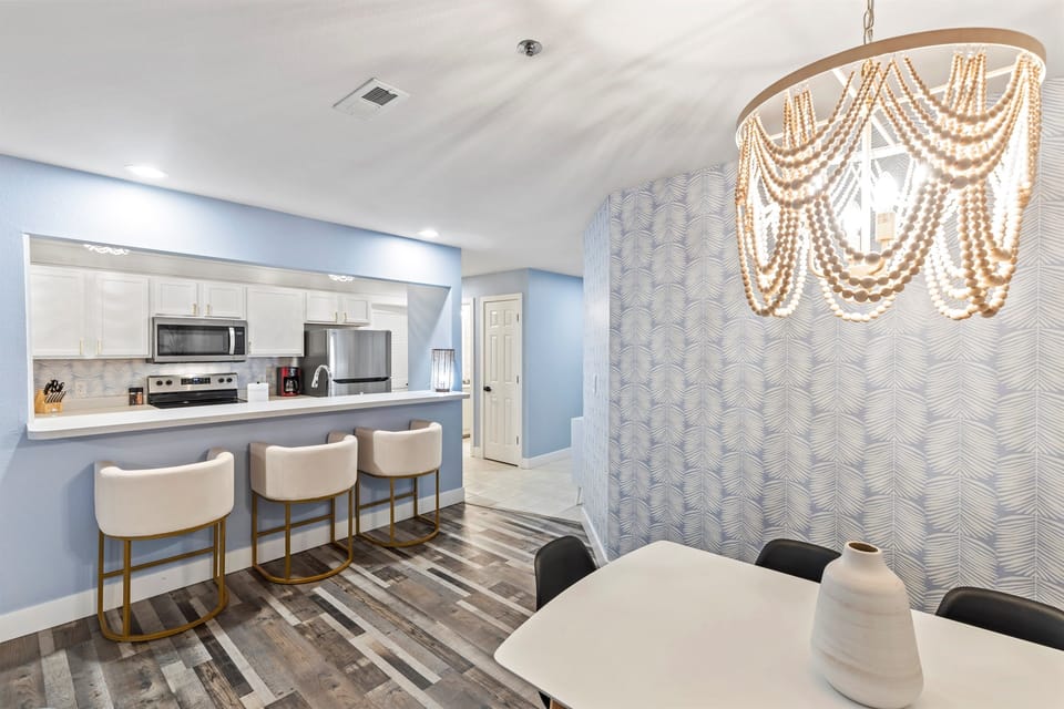 Dining area & Bar seating