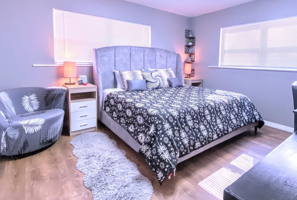 King-size bed room