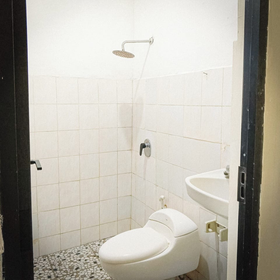 Double Room, Garden View | Bathroom | Shower, rainfall showerhead, bidet, towels