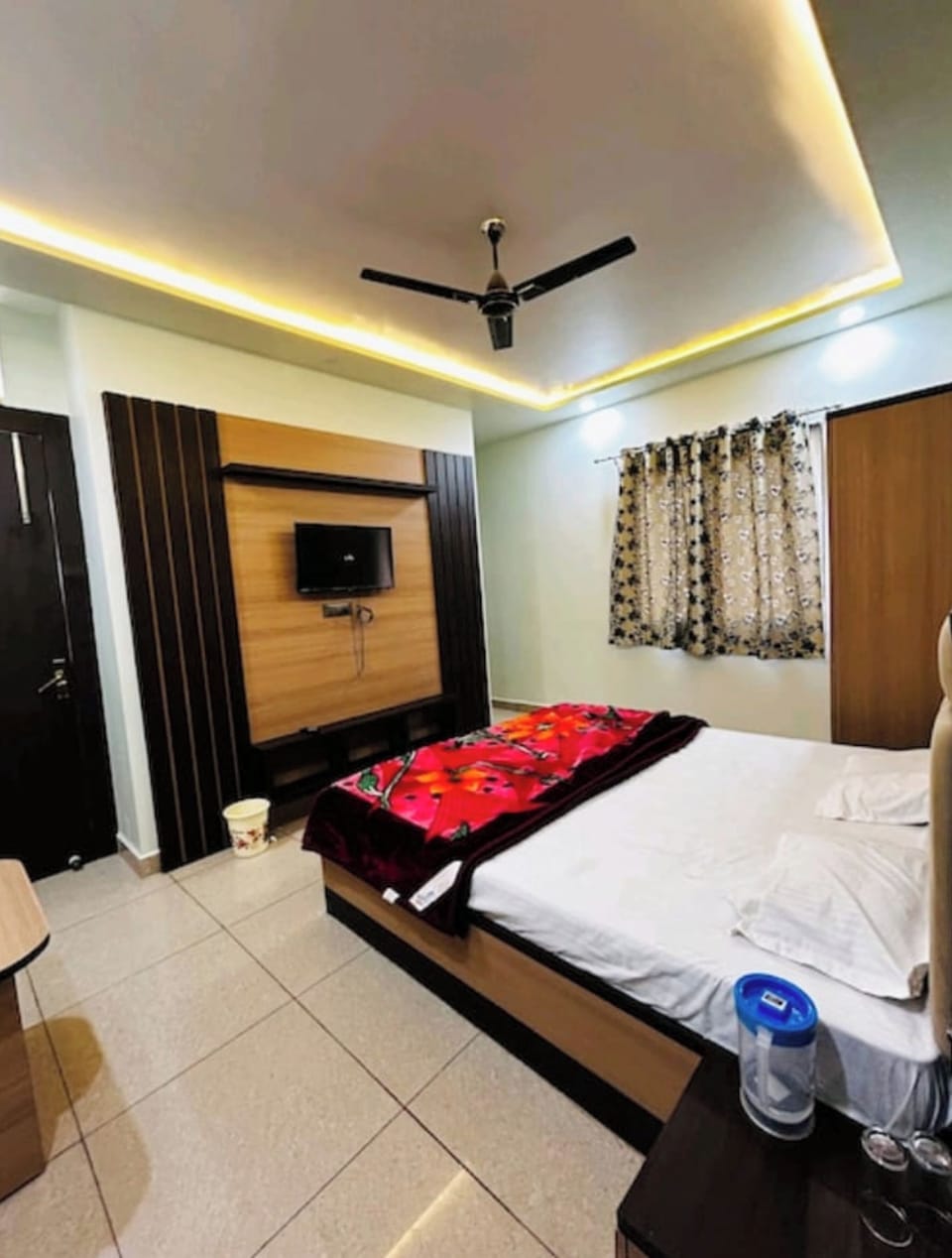 Deluxe Double Room, Air conditioning | Hypo-allergenic bedding, desk, soundproofing, free WiFi
