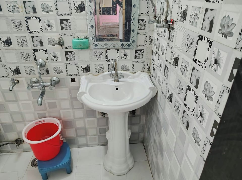 Shared Dormitory, Air conditioning | Bathroom | Shower, rainfall showerhead, slippers, soap