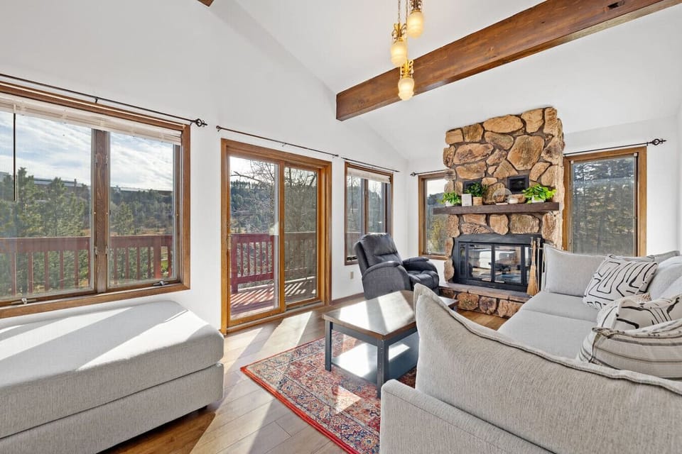 Located in a peaceful residential area of historic Lead, this home provides the perfect mix of quiet small-town charm and access to local attractions.