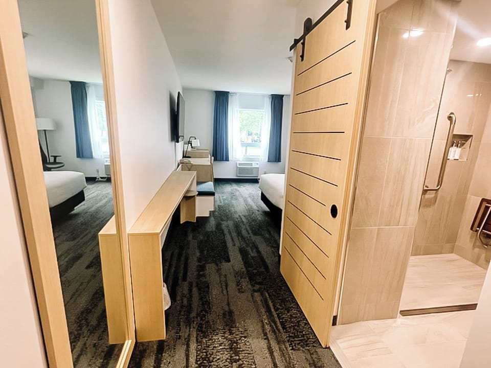 Premium Single Room, 1 Queen Bed, Accessible | Premium bedding, pillowtop beds, minibar, desk
