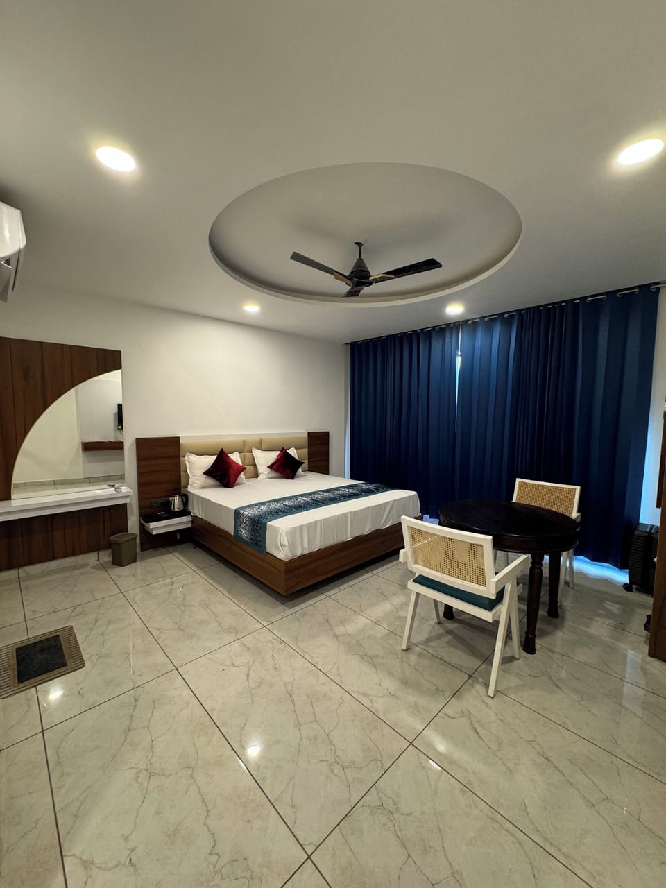 Suite | Desk, soundproofing, iron/ironing board