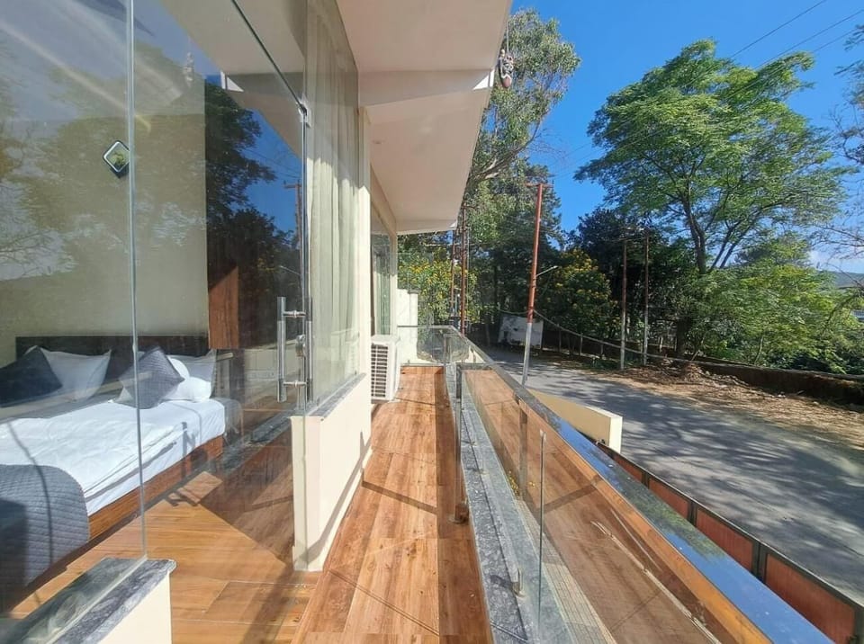 Basic Double Room, Balcony, Mountain View