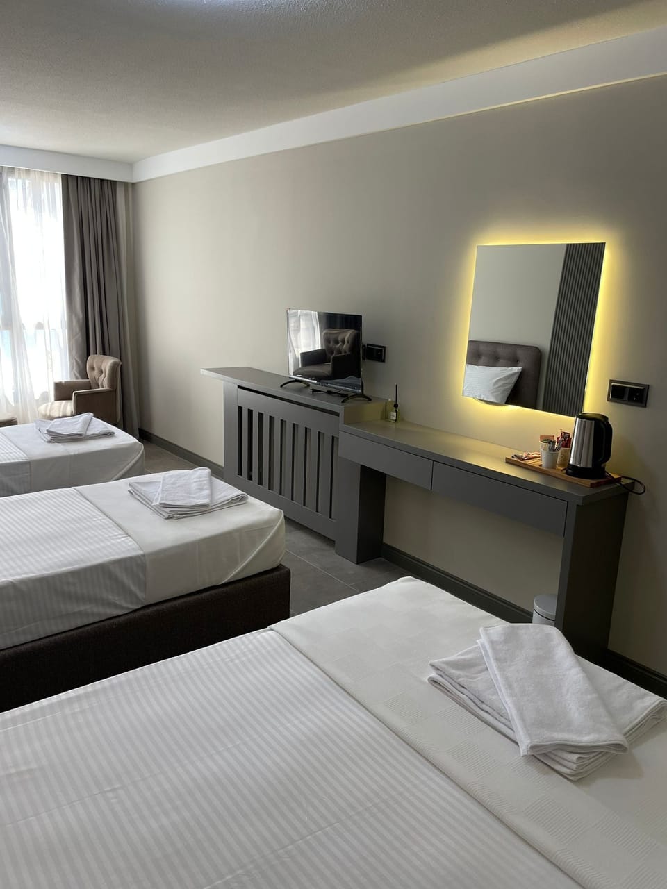 Comfort Triple Room | In-room safe, soundproofing, free WiFi