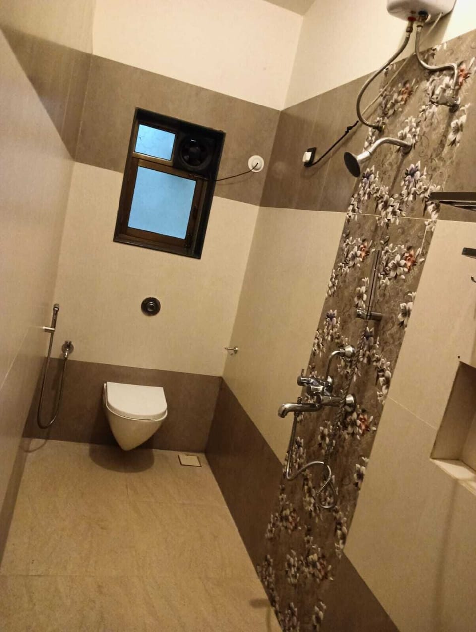 Palm Breeze | Bathroom | Shower, free toiletries, towels, soap