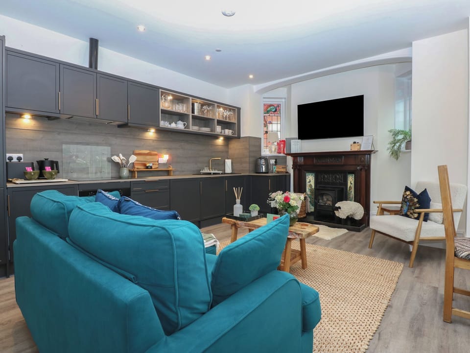 Flat-screen TV, fireplace