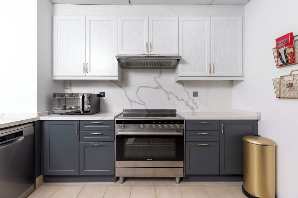Deluxe Apartment, 3 Bedrooms | Private kitchen | Coffee/tea maker, electric kettle, toaster