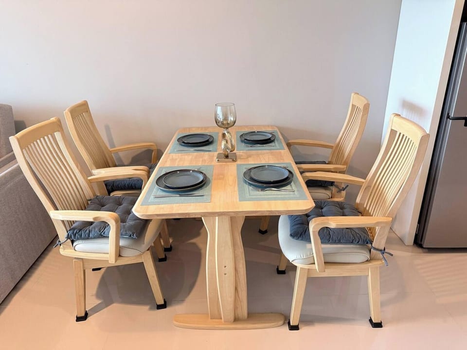 Condo, 2 Bedrooms, Balcony | Dining