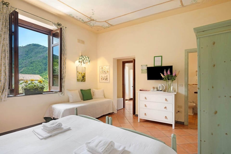 CAMERA CIP | Blackout drapes, iron/ironing board, free WiFi