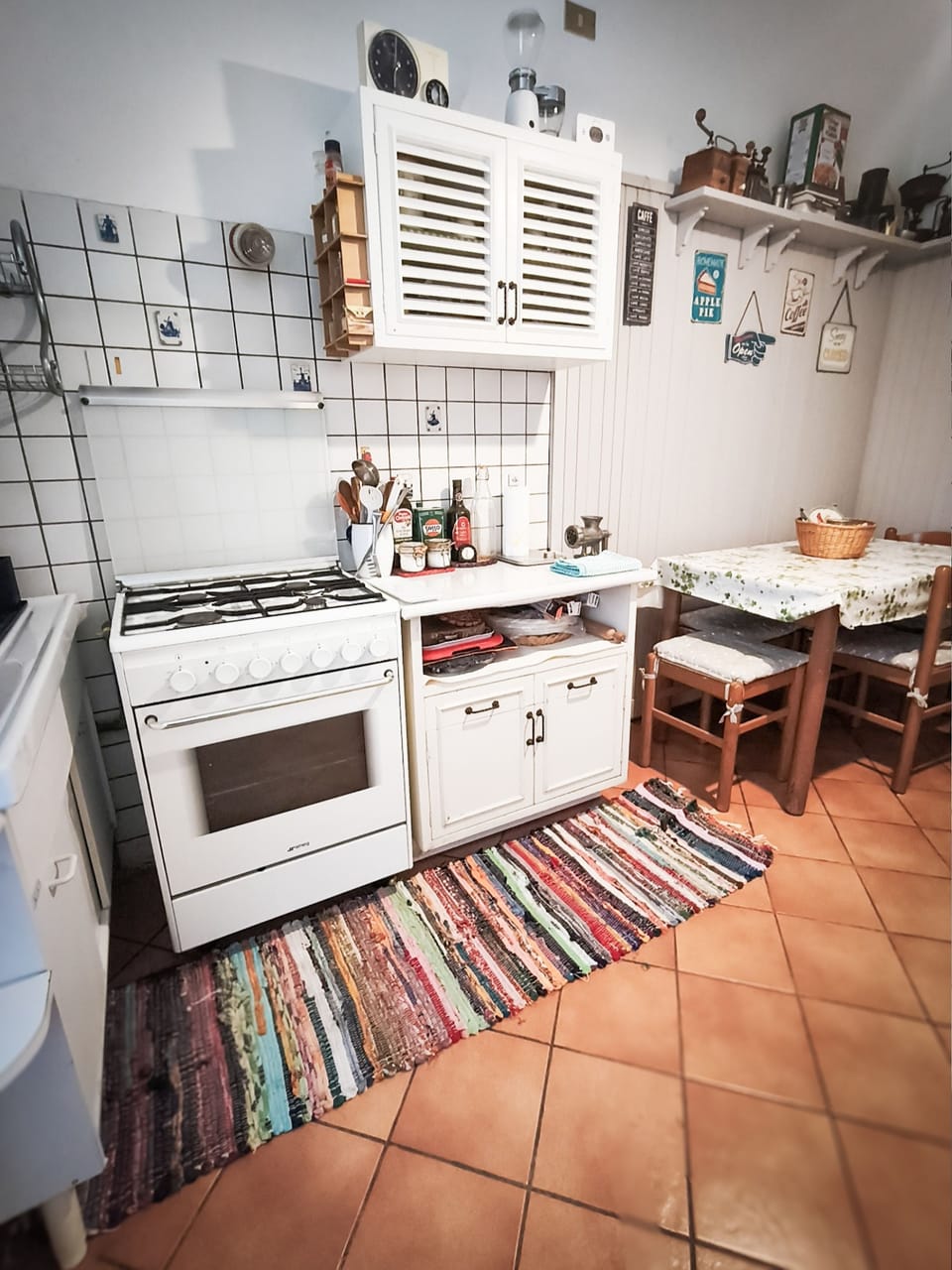 Apartment, Mountain View | Private kitchen | Fridge, oven, stovetop, cookware/dishes/utensils