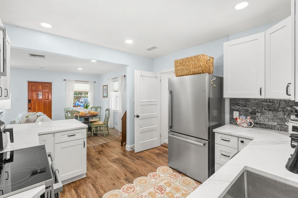 House (3 Bedrooms) | Private kitchen | Fridge, microwave, oven, stovetop