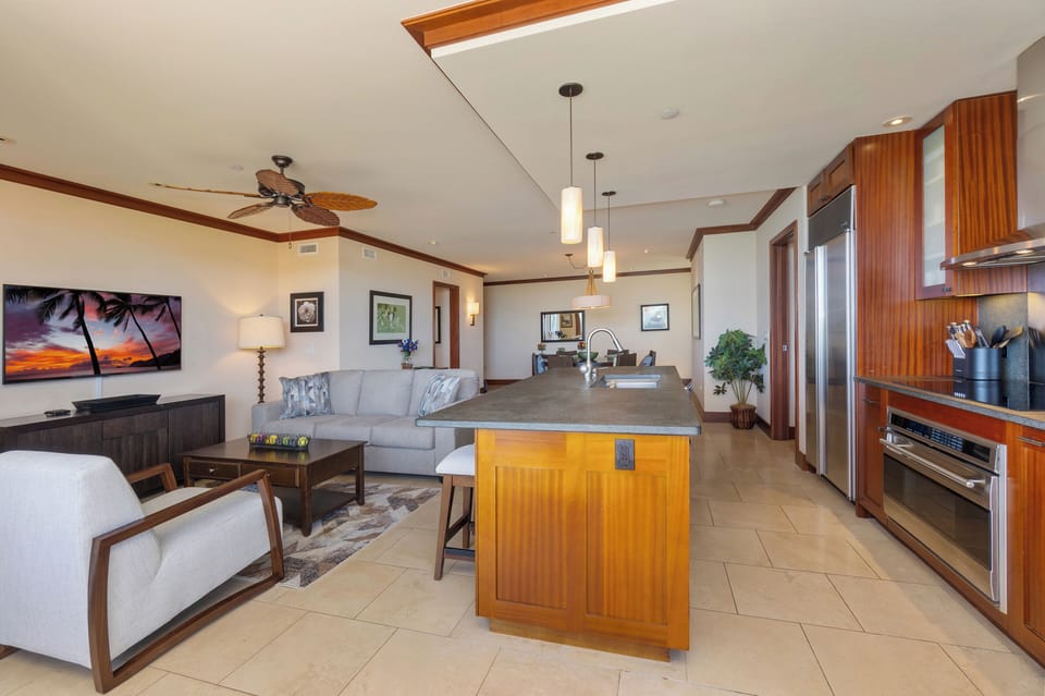 Living Room / Kitchen