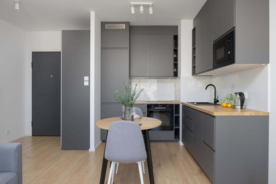 The minimalist interior design with grey accents creates an atmosphere of modern comfort.