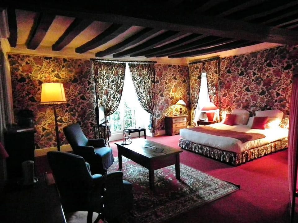 In-room safe, soundproofing, free WiFi