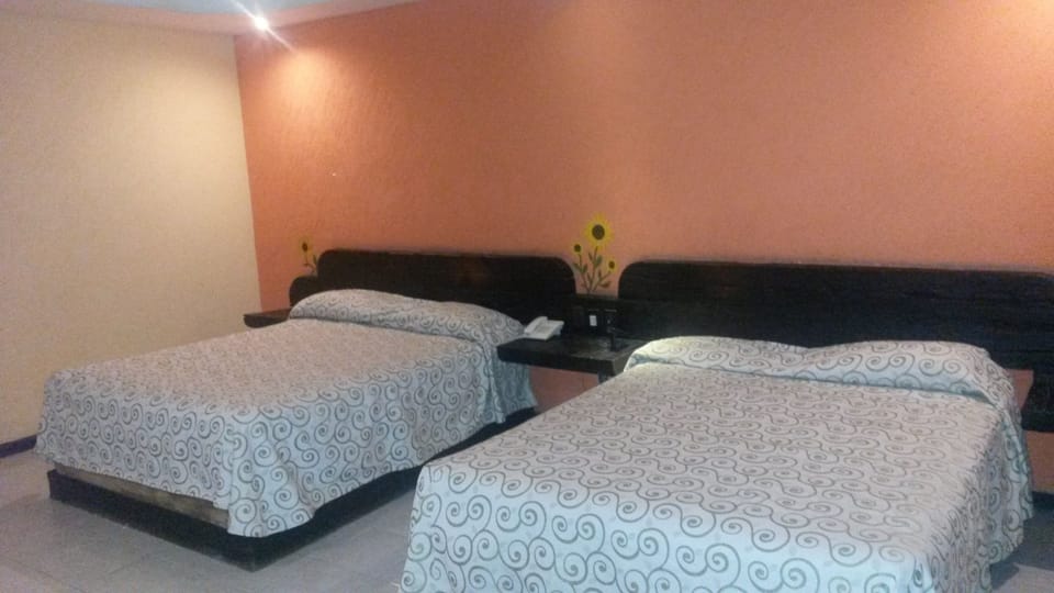 Standard Room, 2 Queen Beds