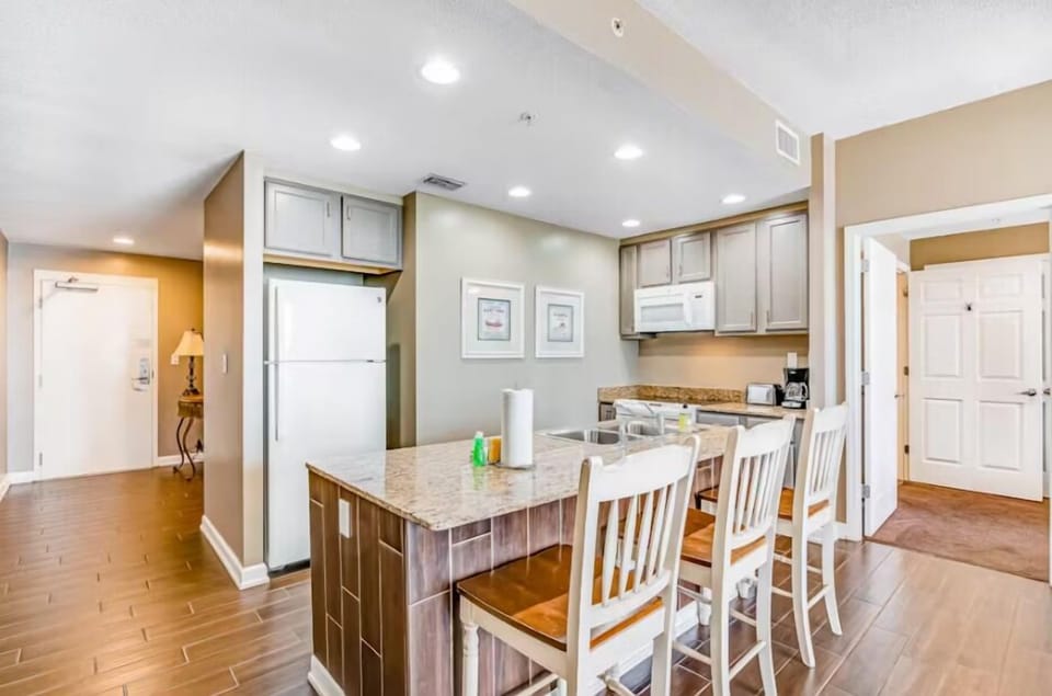 Condo, Multiple Beds (Sterling Reef 405) | Private kitchen | Oven, toaster, cookware/dishes/utensils