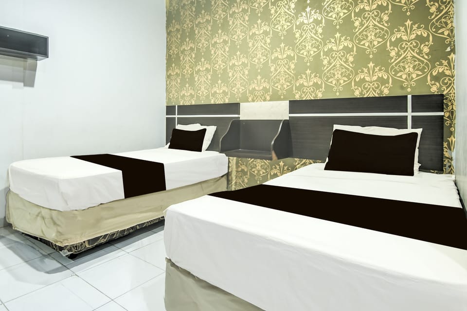 Deluxe Twin Room | Premium bedding, desk, WiFi (free), bed sheets