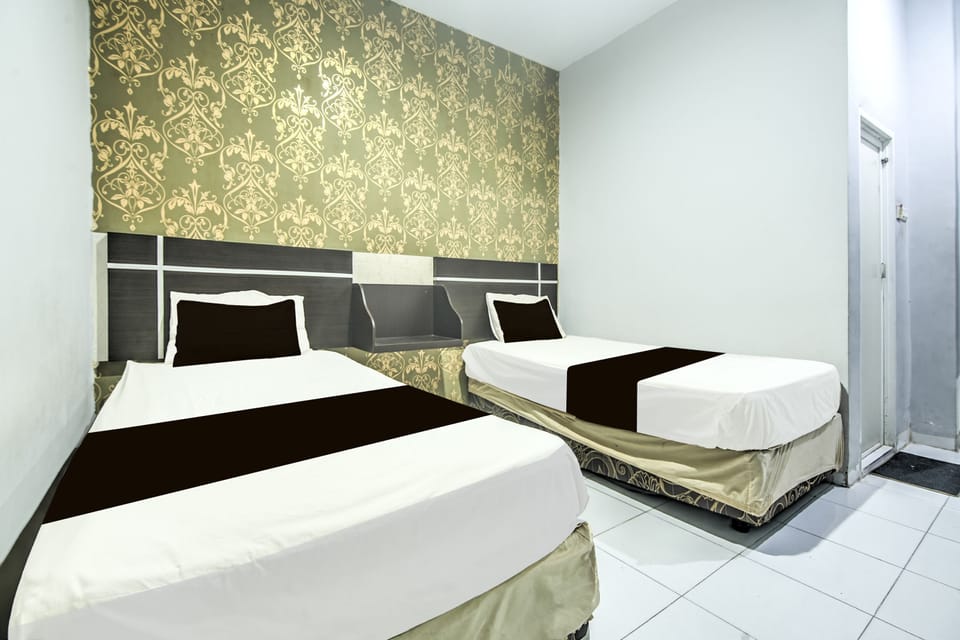 Deluxe Twin Room | Premium bedding, desk, WiFi (free), bed sheets