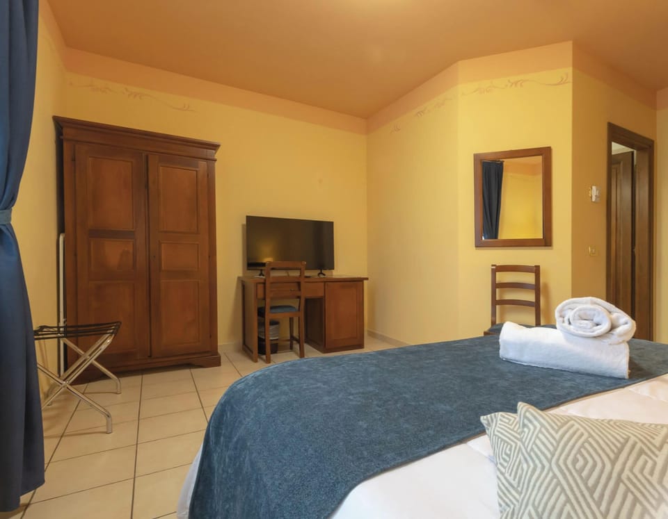 Deluxe Double or Twin Room, Balcony | In-room safe, WiFi (free)