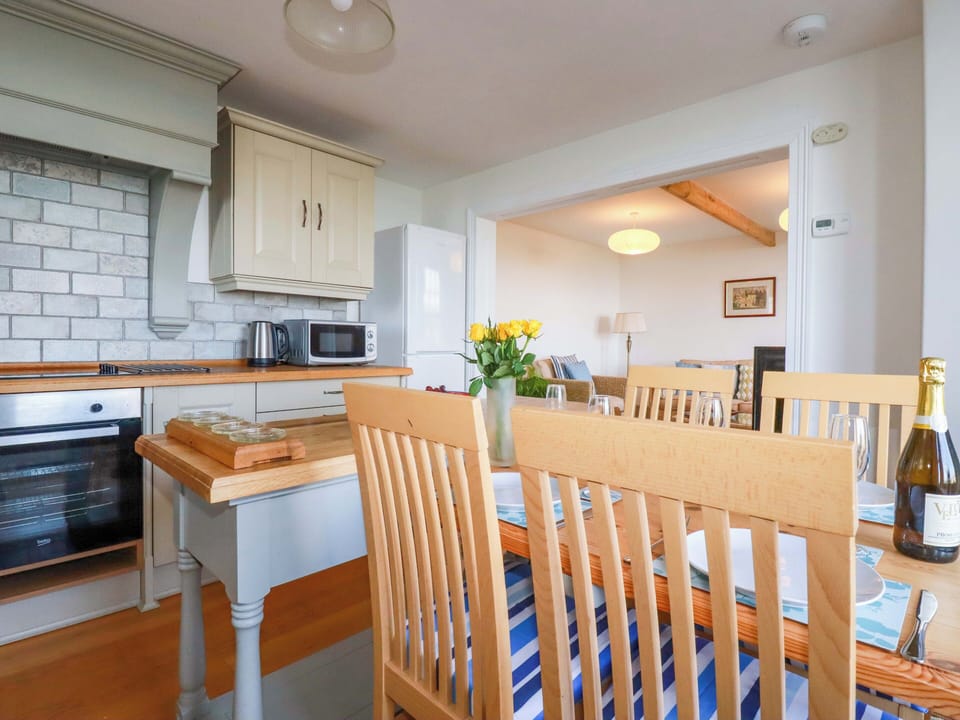 Dishwasher, cookware/dishes/utensils