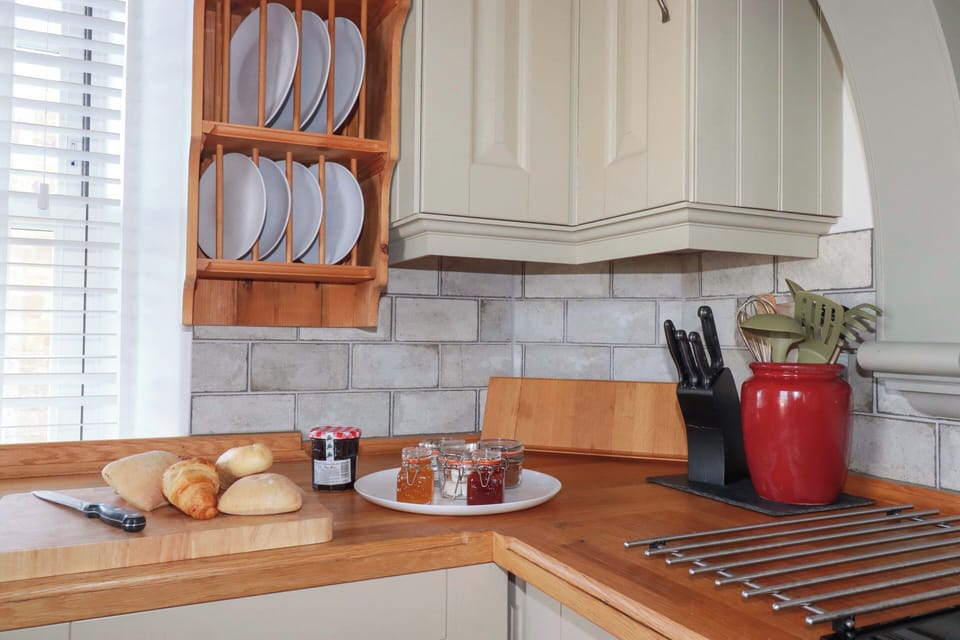 Dishwasher, cookware/dishes/utensils