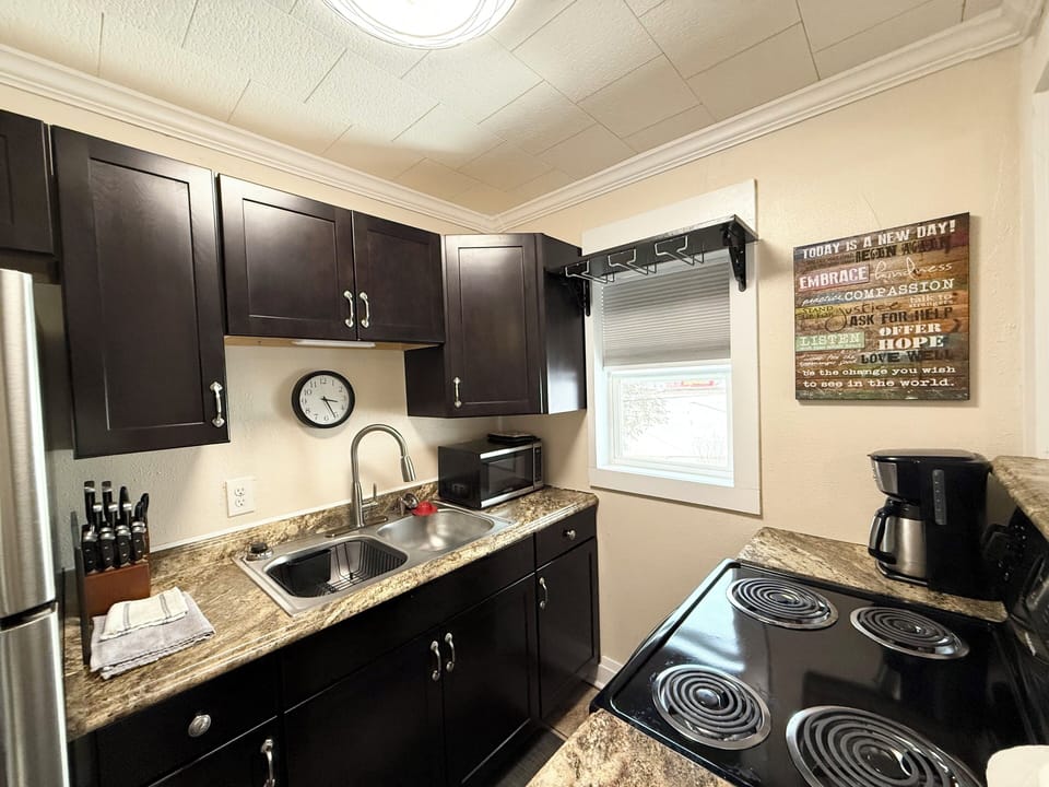 Fully equipped kitchen.