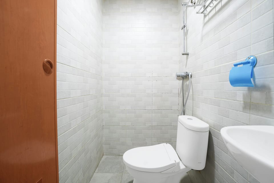 Standard Double Room | Bathroom | Shower, free toiletries, towels, soap
