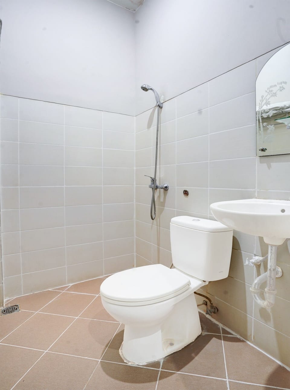 Shower, free toiletries, towels, soap