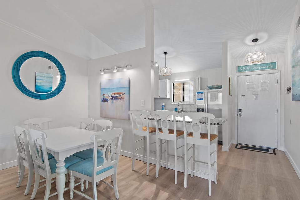 Condo, Multiple Beds (Chateau La Mer II #903) | Dining