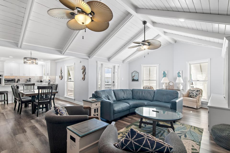 House, Multiple Beds (Sheer Bliss) | Living area