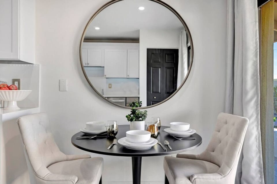 Share a meal with your family and friends Soindoors!