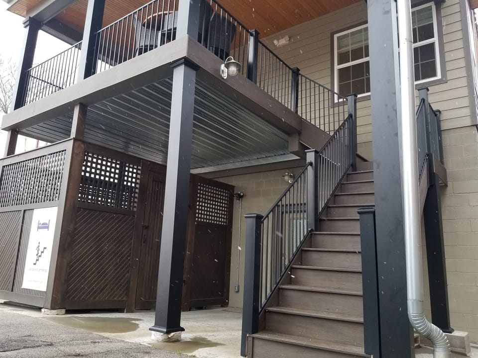 Up steps to unit