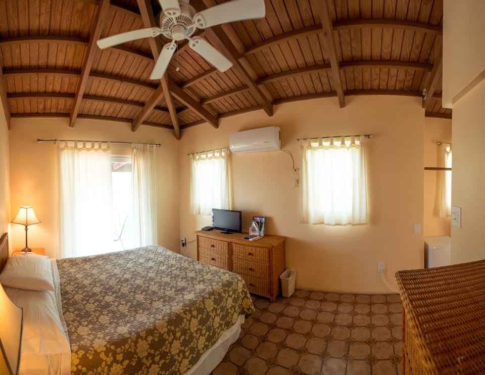 Superior Room, 1 Queen Bed, Private Bathroom, Harbor View | Individually furnished, iron/ironing board, bed sheets