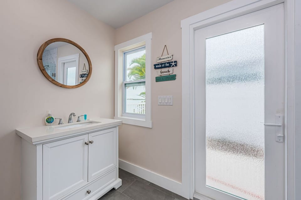 3rd bedroom bath
