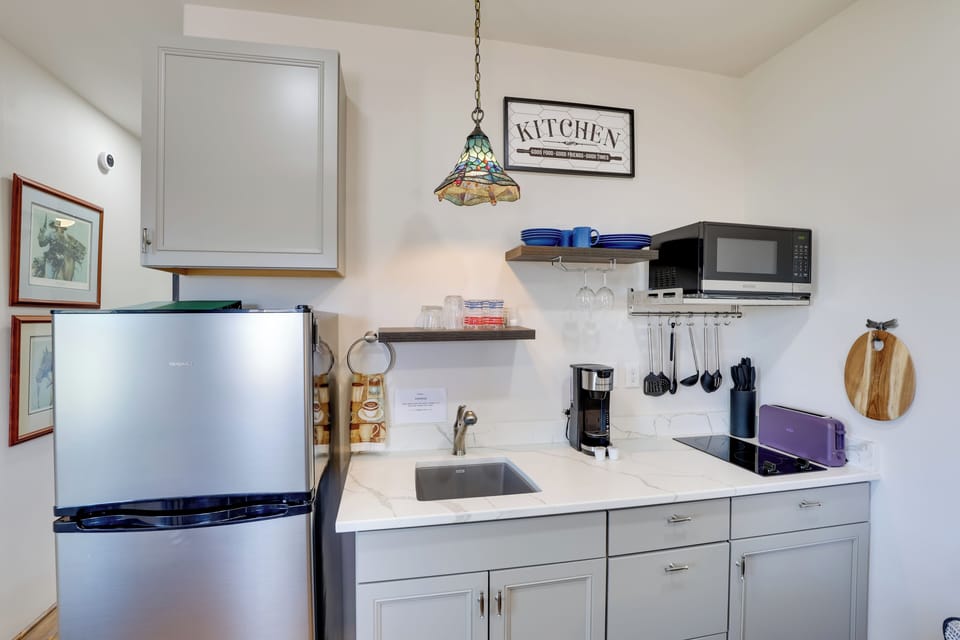 Kitchenette | Hot Plate | Microwave