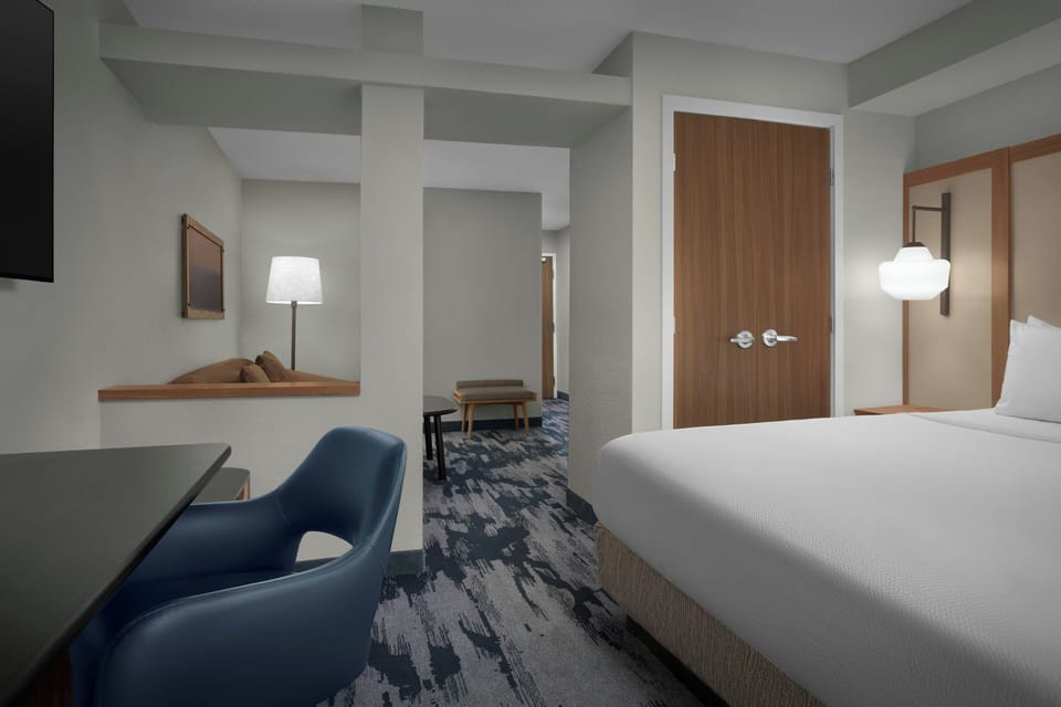 Studio Suite, 1 King Bed with Sofa bed | Desk, laptop workspace, blackout drapes, iron/ironing board