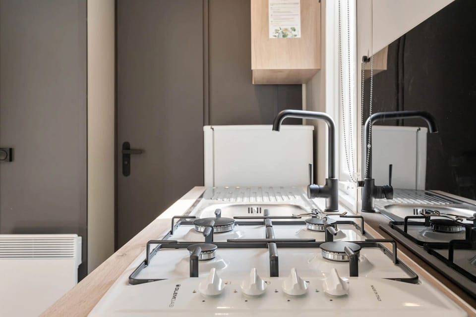 Camping Papillon Bouillon - Comfort 235 - kitchen