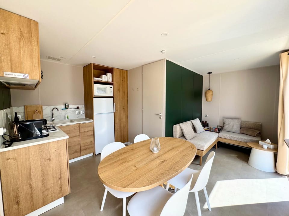 Camping Papillon Bouillon - Comfort 283 - dining room
