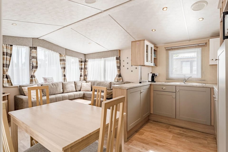 Camping Papillon Kinrooi – 113 - Dining room