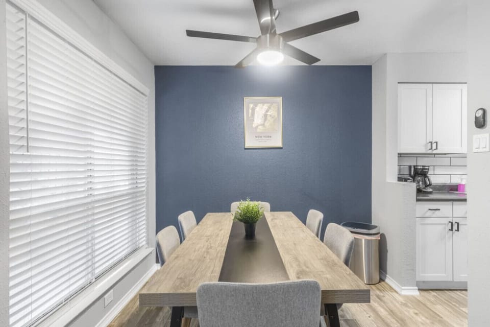 Bright and cozy dining space ideal for meals before heading to AT&T Stadium or enjoying a relaxed dinner after events. Perfect for couples, families, or small groups.