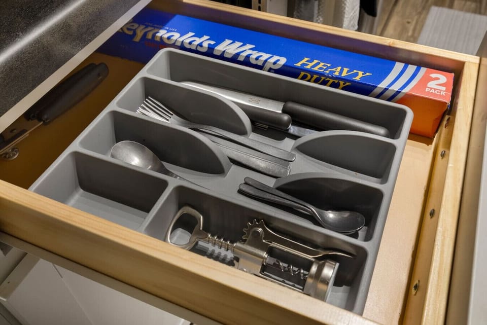 Fully equipped kitchen with modern appliances, perfect for preparing meals during your stay in Arlington. A convenient option for longer stays, game weekends, or concert trips near AT&T Stadium