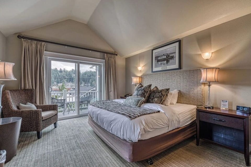 Superior Room, Harbor View | Hypo-allergenic bedding, down comforters, pillowtop beds