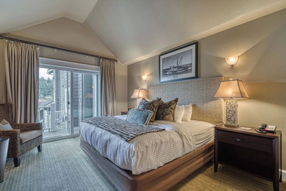 Superior Room, Harbor View | Hypo-allergenic bedding, down comforters, pillowtop beds